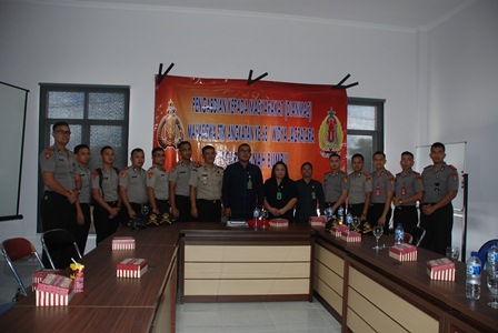 kunjungan mhs polisi